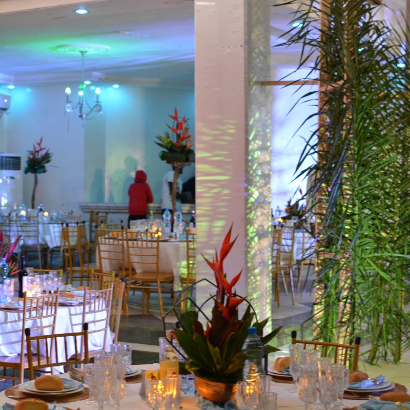 decoration-salle-mariage-tropical 2